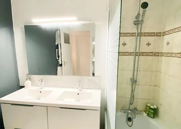 Διαμέρισμα Private In Shared - Lormont- P4-5 *